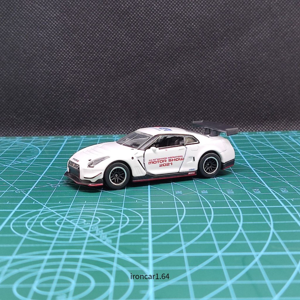 majorette nissan gtr r35 nismo สีขาว ลาย Motor show 2021 หายาก