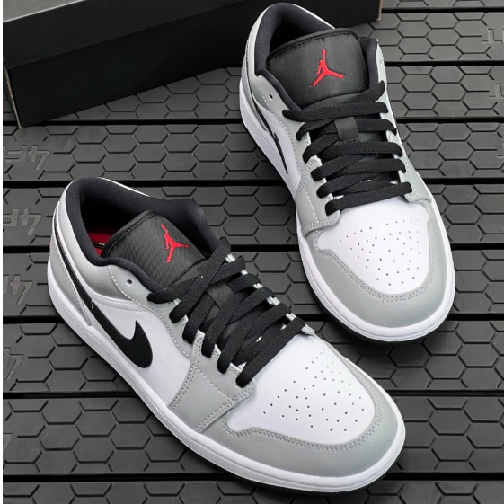 （ของแท้ 100 %）Nike Air Jordan 1 Low Light Smoke Grey สีเทา