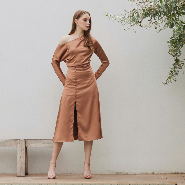 MAVE ATELIER รุ่น Luna Dress Copper Brown ชุดเดรสไปงาน