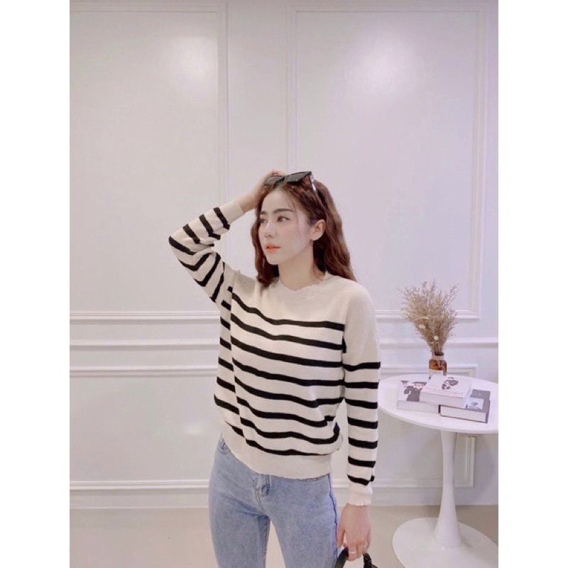 BY IRA (3059) Kim berry Sweater ไหมพรมแขนยาวลายทางแบบนุ้งคิมเบอร์รี่ ดีไซน์คอกลม มีสมอคนิดนึง ยืดได้เยอะมาก คุณหนูสุดดดด - รูปที่ 2