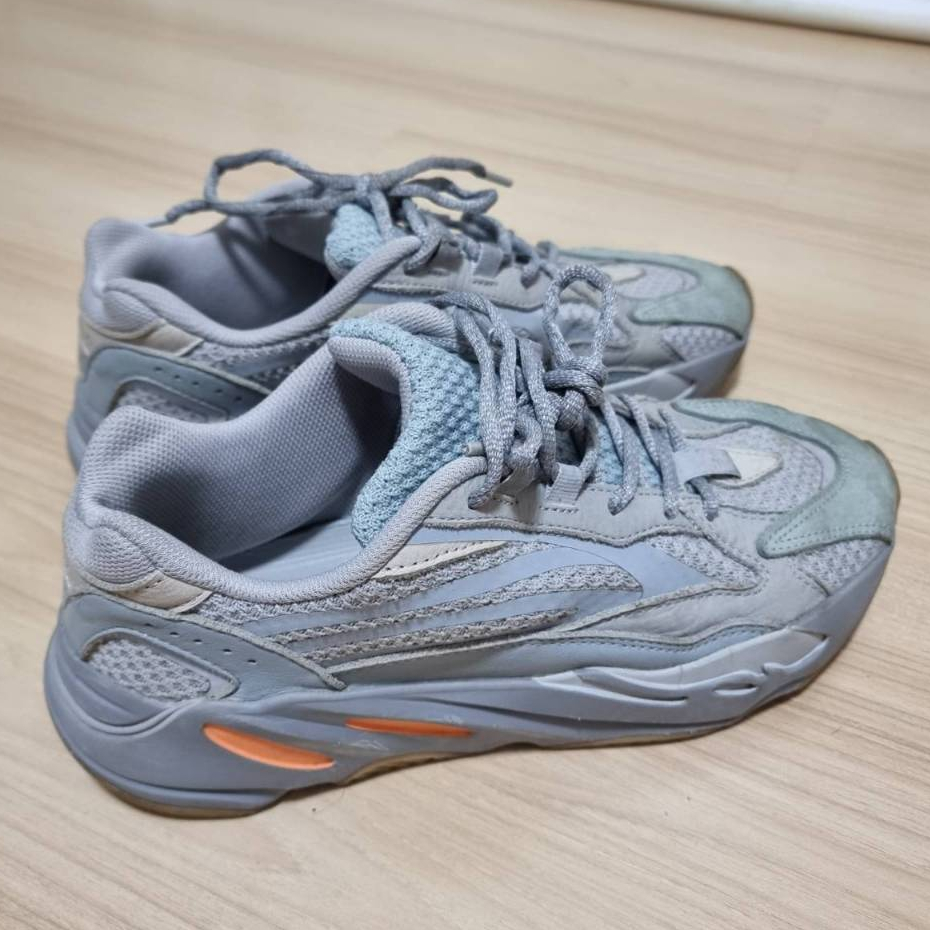 Adidas Yeezy 700 ของแท้