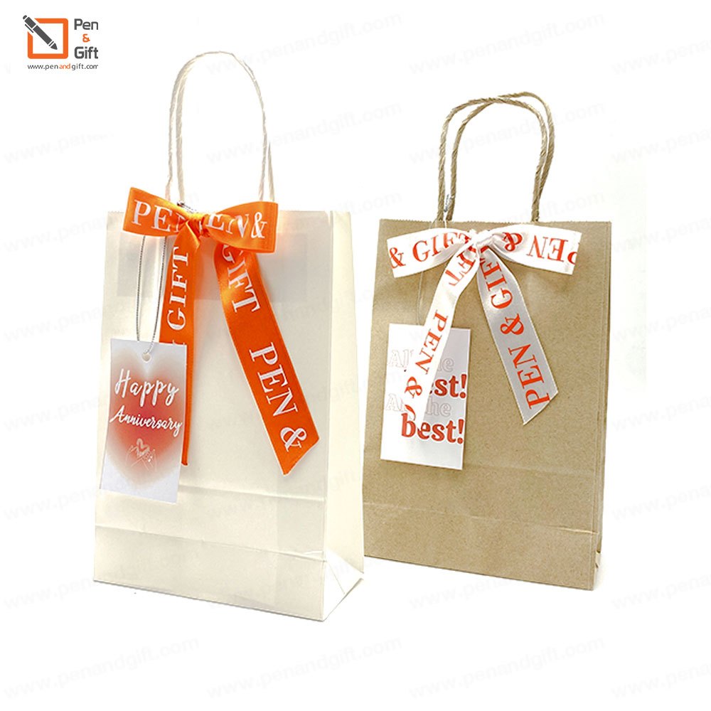 ถุงใส่กล่องของขวัญพร้อมตกแต่ง สีขาว , คราฟน้ำตาล ขนาด 15.3x23x7 ถุงกระดาษมีหูหิ้ว