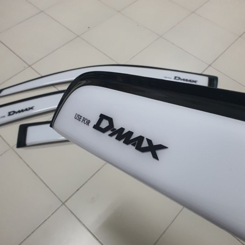 กันสาด isuzu d-max สีขาวใส่ปี 2002 ถึง 2011 / มีทั้งแคปและ 4 ประตู ตอนเดียว