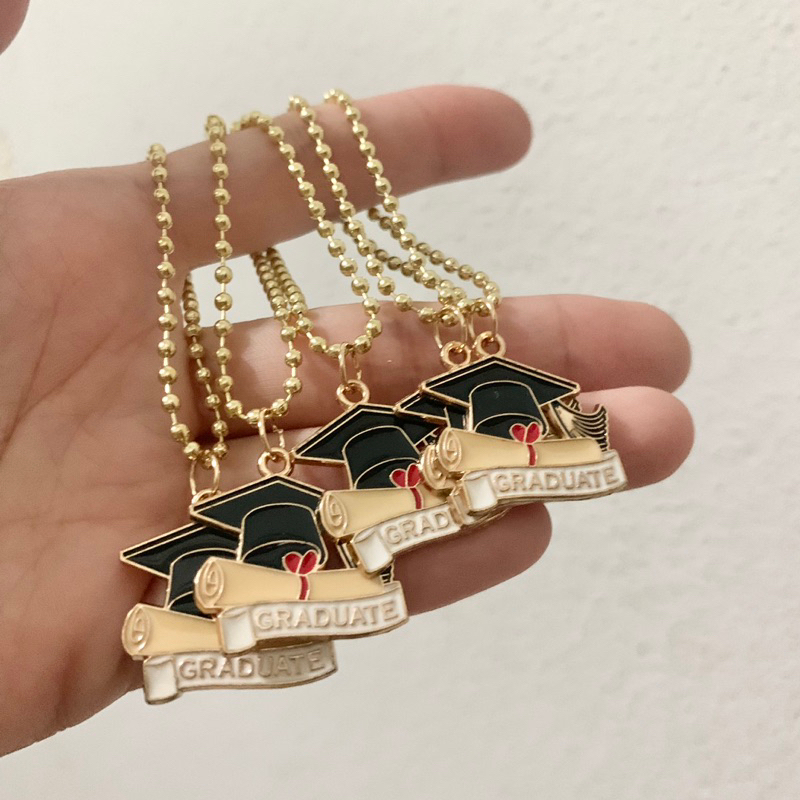 พร้อมส่ง (ราคาต่อ 1 ชิ้น) พวงกุญแจ รูปหมวกปริญญากับใบจบ ปัจฉิม