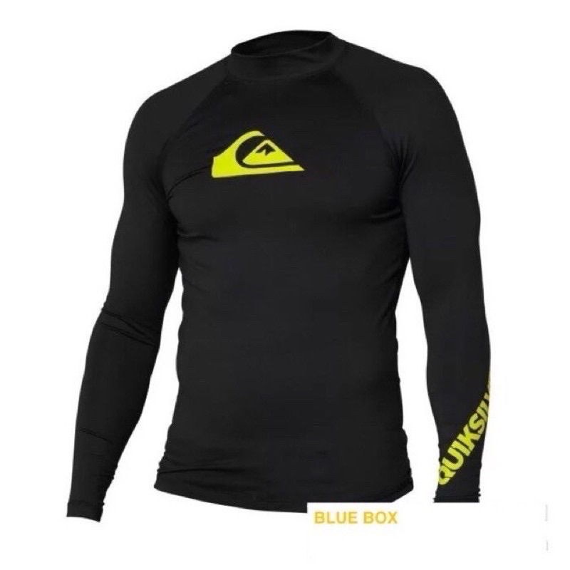 เสื้อว่ายน้ำแขนยาว Rashguard สีดำ โลโก้เหลือง Quiksilver
