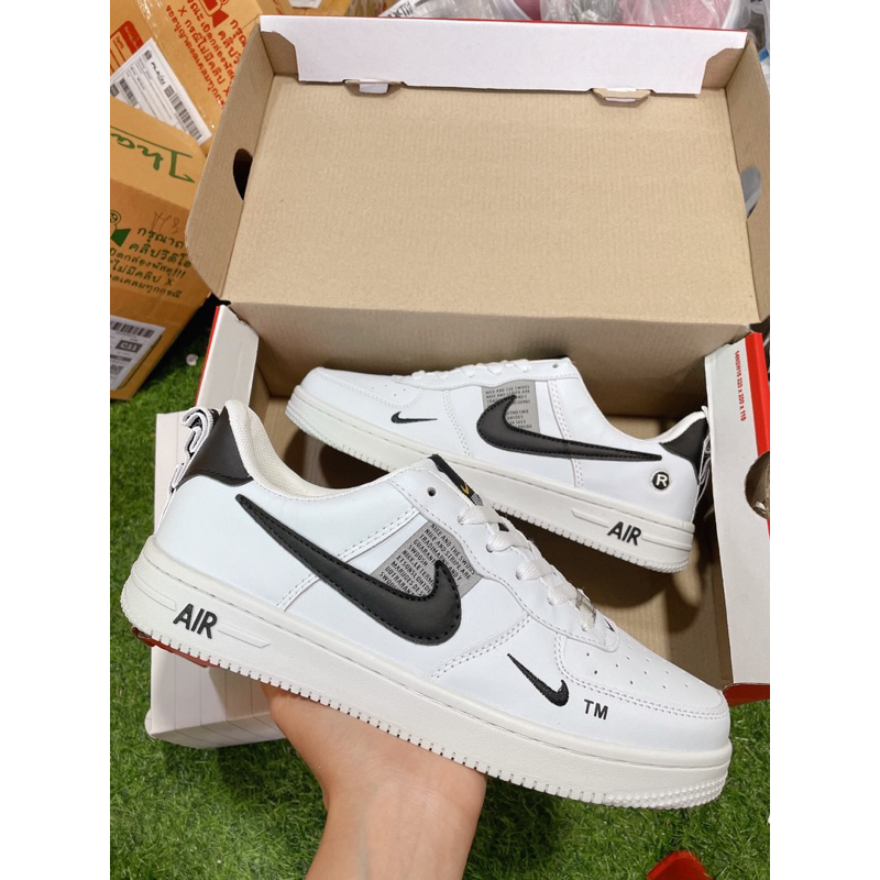 รองเท้าผ้าใบผู้หญิงและผู้ชายสินค้ามีพร้อมส่งค่ะ