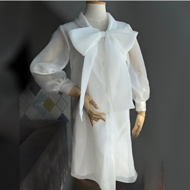 3F.Seoul nista เดรสงานตัดร้าน เดรสเชิ้ตคอผูกโบว์ ทรงปล่อย ผ้าออแกนดี้แท้ 100%