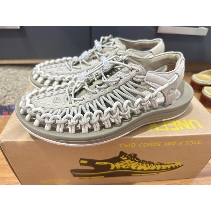 รองเท้า KEEN / size 8 us 25 cm.