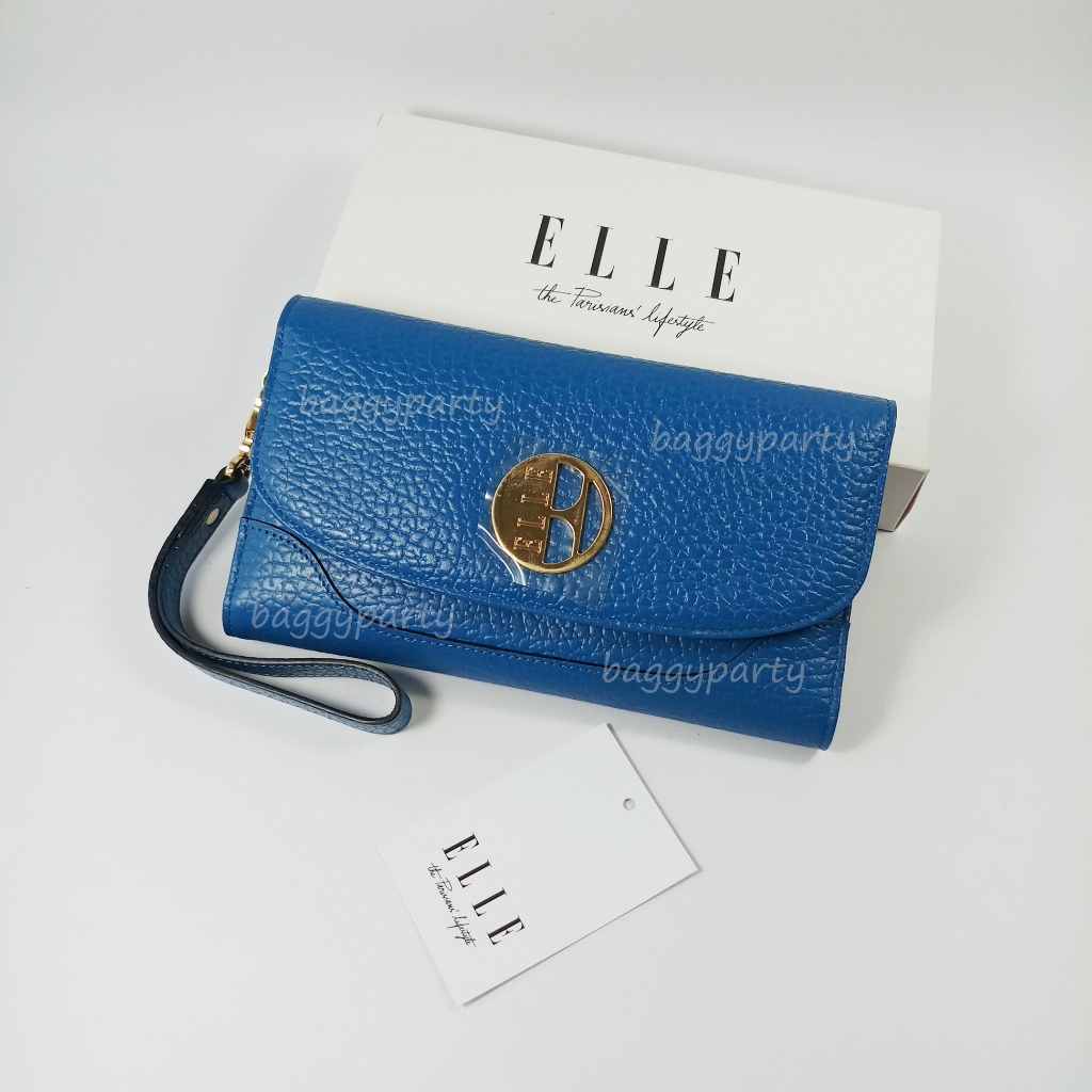 ELLE กระเป๋าสตางค์ผู้หญิงใบยาว สามพับ สีน้ำเงินอมฟ้า หนังลาย โลโก้สีทอง มีสายคล้องมือ ของใหม่ ของแท้100%