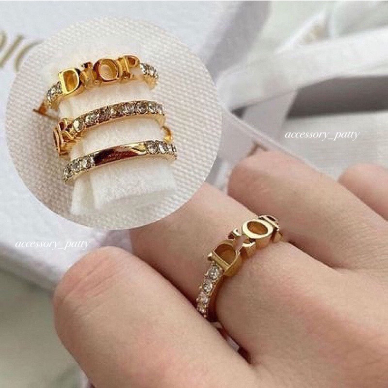 💍แหวนเพชร รุ่นอักษรD30 รุ่นนี้เป็นรุ่นที่นิยมใส่ที่สุด ตัวเรือนสีทองฝังเพชร งานสวยตรงปกค่ะ