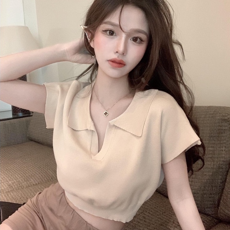 CFM ครอป เสื้อครอป ครึ่งตัว คอปก จั๊มเอว ผ้ายืด สไตล์มินิมอล สินค้าพร้อมส่ง