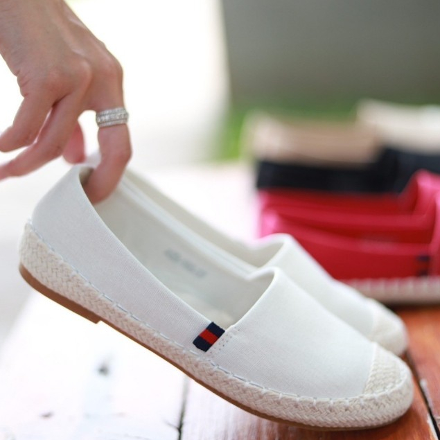 รองเท้าผ้าใบ สลิปออน แบรนด์ walking