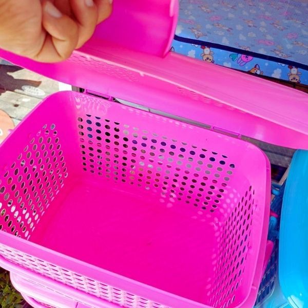 ตะกร้าพลาสติกอเนกประสงค์ มีหูหิ้วและฝาปิดล๊อค ขนาด 30*42*29.5 cmใหญ่ใช้ใส่เสื้อผ้า ของใช้เด็กอ่อน และสัตว์เลี้ยงขนาดเล็ก - รูปที่ 5