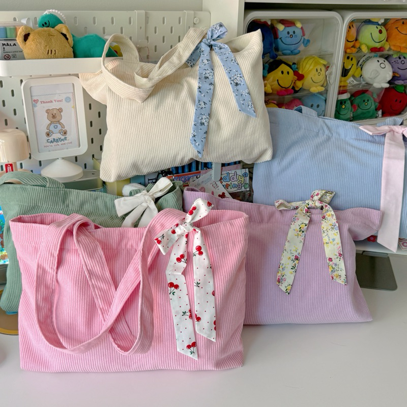 carryme -พร้อมส่ง tote bag/กระเป๋าผ้าลูกฟูก/กระเป๋าผ้า /มีช่องมีกระดุมด้านใน แถมโบว์ สุ่มค่ะ