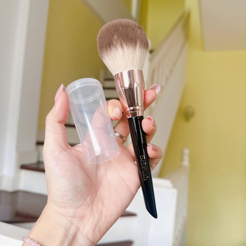 Scbrush Powder Brush with Cover | แปรงลงแป้งมีปลอกปิด แปรงสำหรับลงแป้ง thumbnail 3