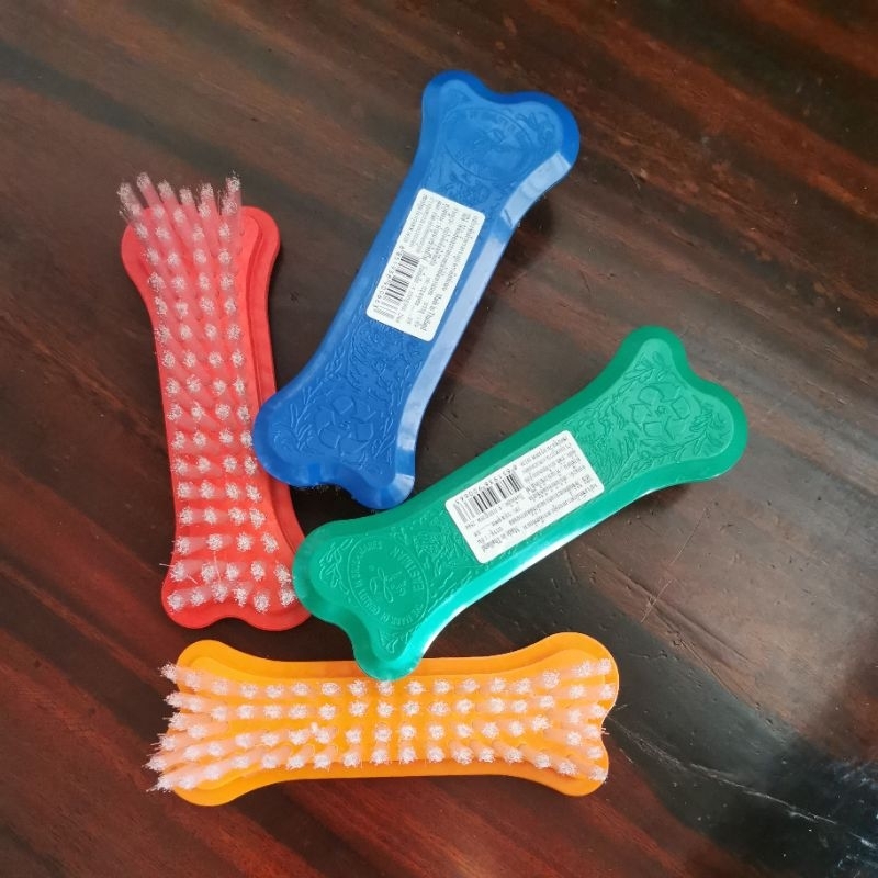 แปรงซักผ้าทรงกระดูก ตราอีสท์แมน ขนไนลอนสีใส ขนาด 6x16.5x4cm(ราคาต่อ1ชิ้น)