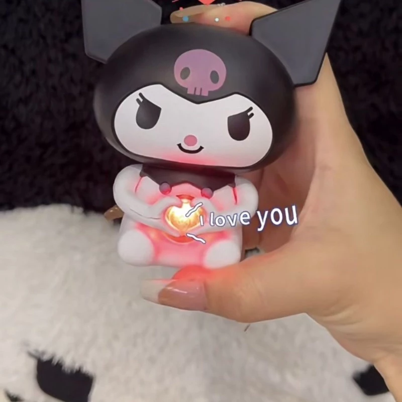 พร้อมแล้ว!Sanrio การ์ตูนคุโรมิ ของเล่น สามารถพูดได้ "I Love You" ของขวัญปีใหม่ ของขวั วันวาเลนไทน์ แฟนสาว อุปกรณ์ของขวัญ thumbnail 7