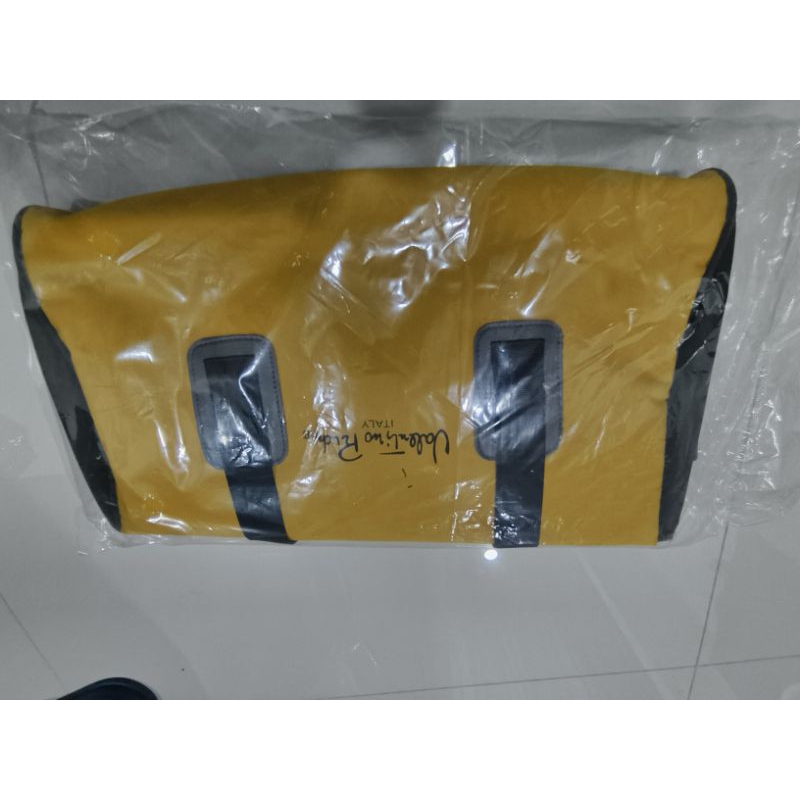 กระเป๋าถือเดินทางValentino rudy trixie bag สีเหลือง ราคาถูกมาก