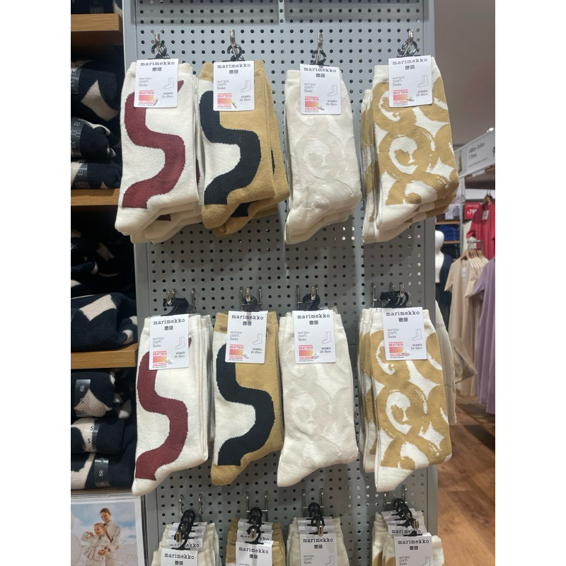 ถุงเท้า Heattech Uniqlo x Marimekko