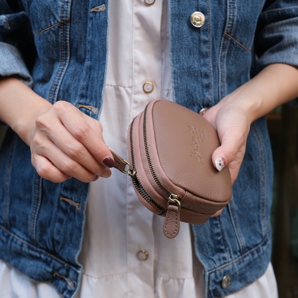 ❤️❤️กระเป๋าใบกลมๆ น่ารักสุดๆ หนังวัวแท้ รุ่น Dorayaki (Hatsukoi Leather Pouch)