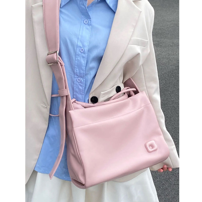 ใหม่กระเป๋าใต้วงแขนความจุขนาดใหญ่สายคล้องไหล่กว้างกระเป๋าสะพายไหล่สีทึบกระเป๋า Messenger