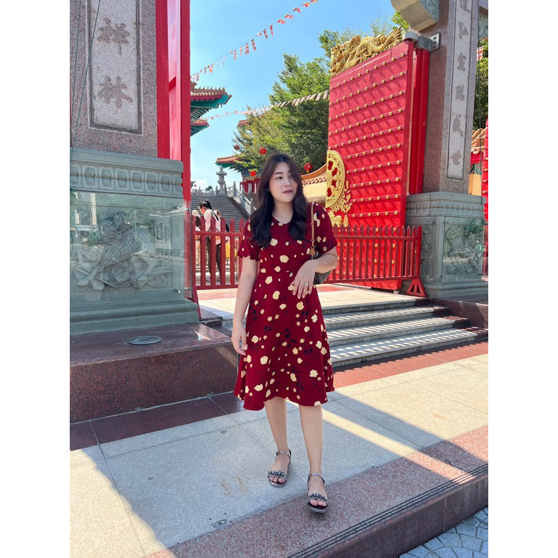 China Dress- เดรสสีแดงแต่งดอกสีเหลือง 🧧