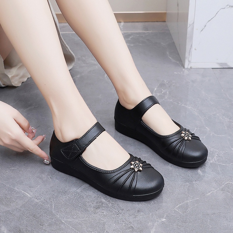 รองเท้ารัดส้น แบบสวม   หนังนิ่ม ส้นกลาง912