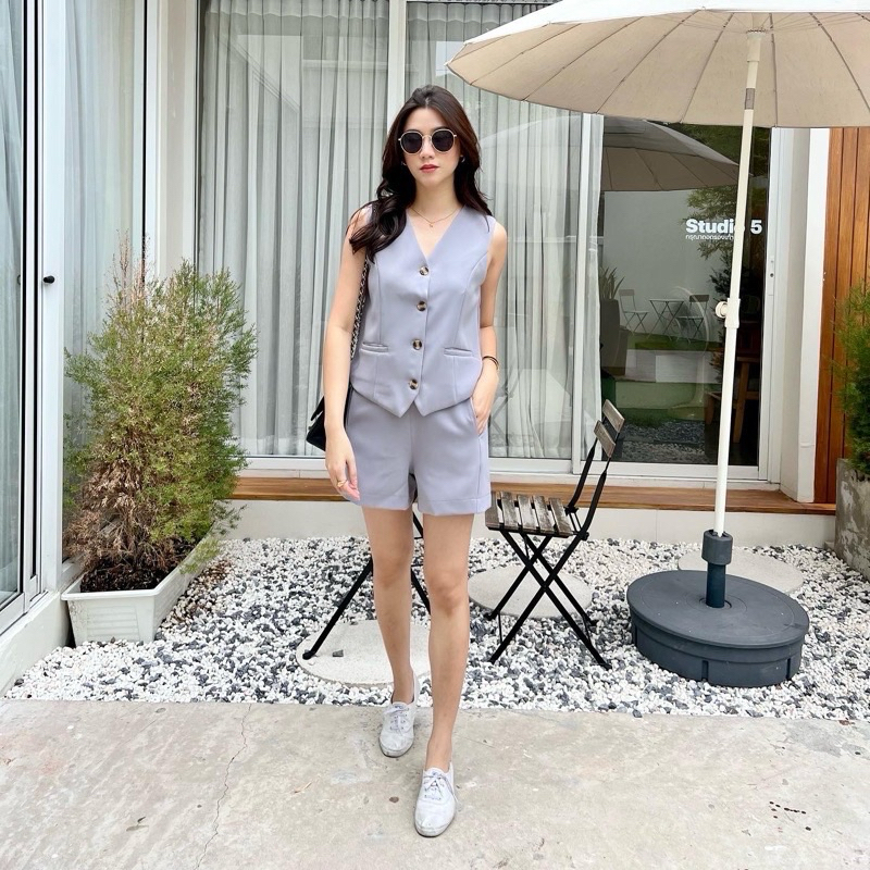 September.bkk set สีเทา (ขายเฉพาะเสื้อนะคะ ส่วนกางเกงจะแถมให้ไปค่ะ เนื่องจากกางเกงมีตำหนินิดหน่อยค่ะ