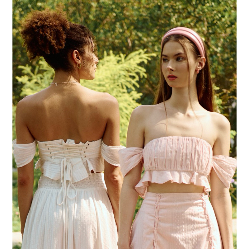 MESKMUSE Labelle tie-back bustier ( เกาะอกระบายผ้าคอตตอน ด้านหลังสามารถปรับกระชับได้ตามสรีระ )