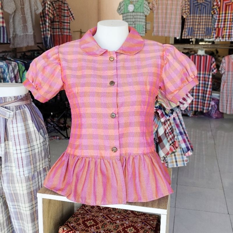 เสื้อผ้าขาวม้าคอบัว แขนตุ๊กตา ชายระบาย