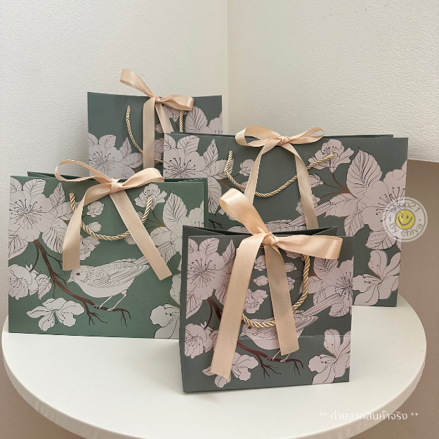 •พร้อมส่ง• ถุงกระดาษ ถุงของขวัญ ลายนก โทนสีเขียว พร้อมโบว์ผูก