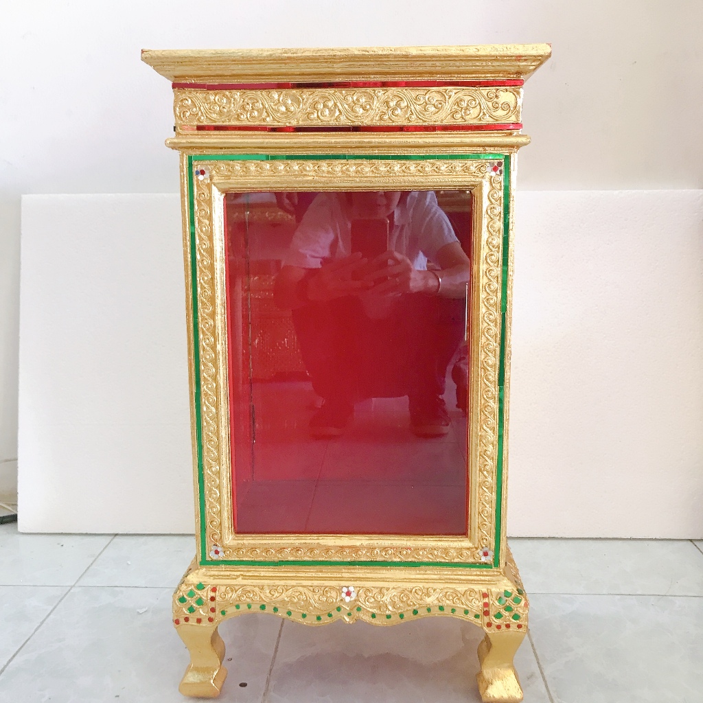 ตู้บริจาค ตู้รับบริจาคไม้แกะสลัก สีทอง ประดับกระจกสี ทรงสูง ขนาด 30x40x70 cm.พร้อมกุญแจล็อก ตู้ใส่ซองทำบุญ