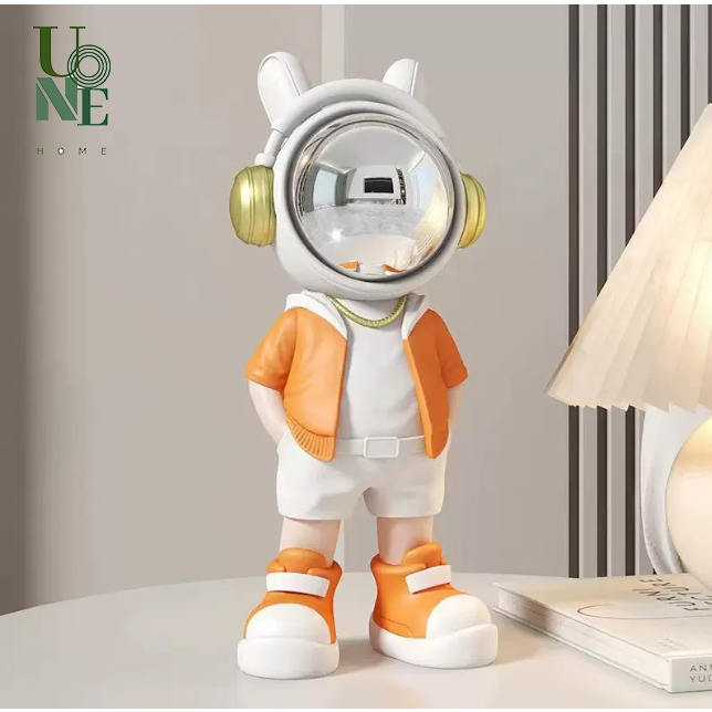 UoneHome พร้อมส่ง ♥ H132 ของแต่งบ้าน โมเดลน้องหมีนักบินอวกาศ ถือดวงจันทร์ ขนาดกลาง  รูปปั้นเรซิน ดีไซน์เก๋ ของขวัญ