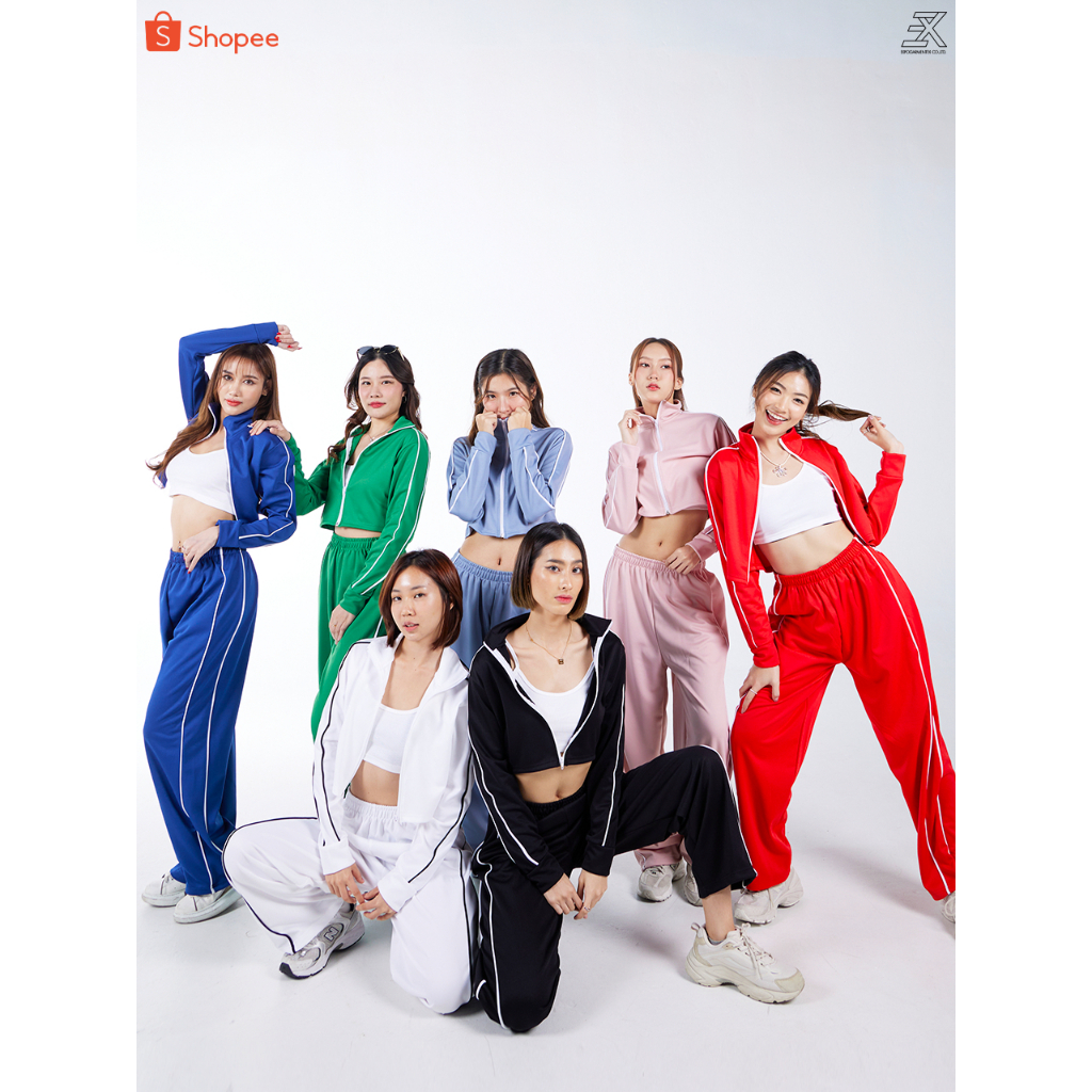 Expogarment ชุดเซ็ต เสื้อแจ็คเก็ต ครอป เอวลอย กางเกงวอร์ม ขายาว แต่งแถบ ลุคสปอร์ต ออกกำลังกาย