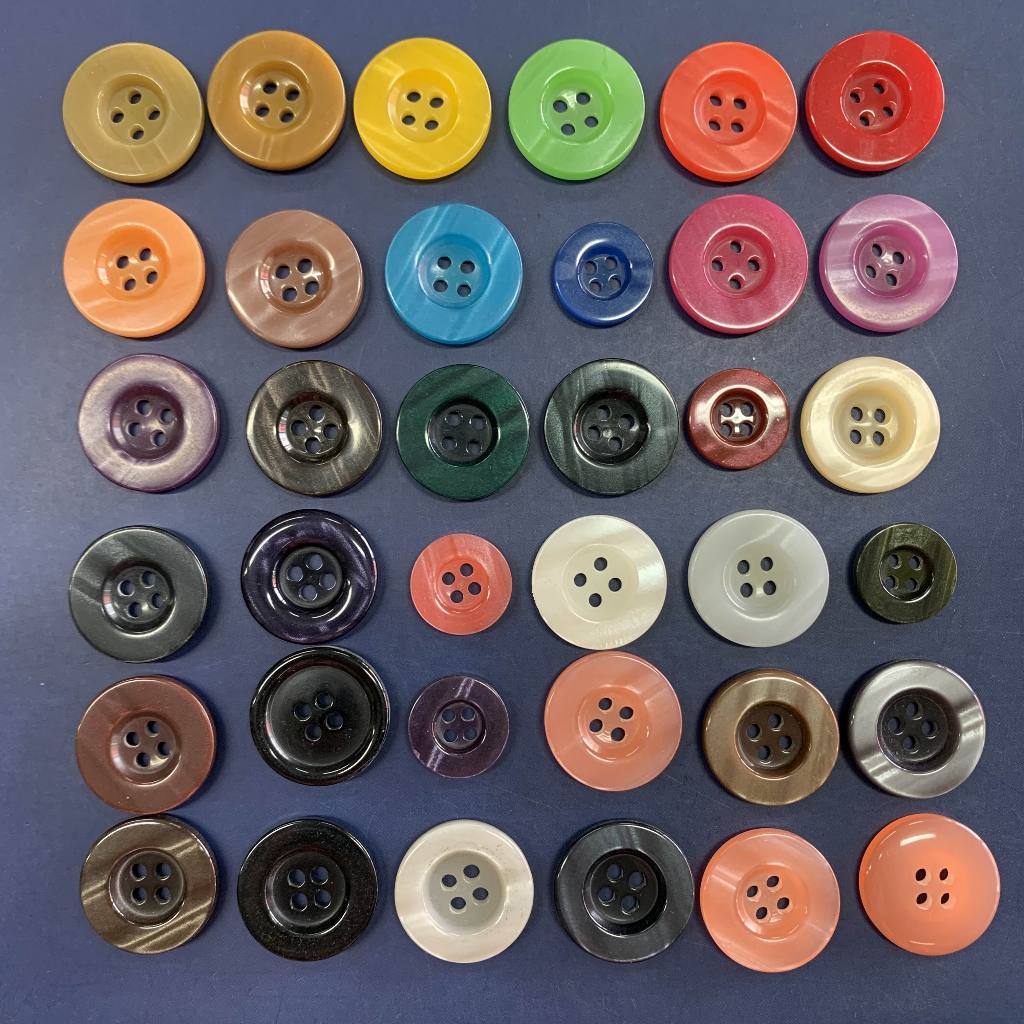 ราคา1เม็ด กระดุมเสื้อสูท15mm20mm สำหรับเสื้อแฟชั่น สูท อุปกรณ์เย็บปักถักร้อย งานฝีมือทั่วไป DIY (No1D)