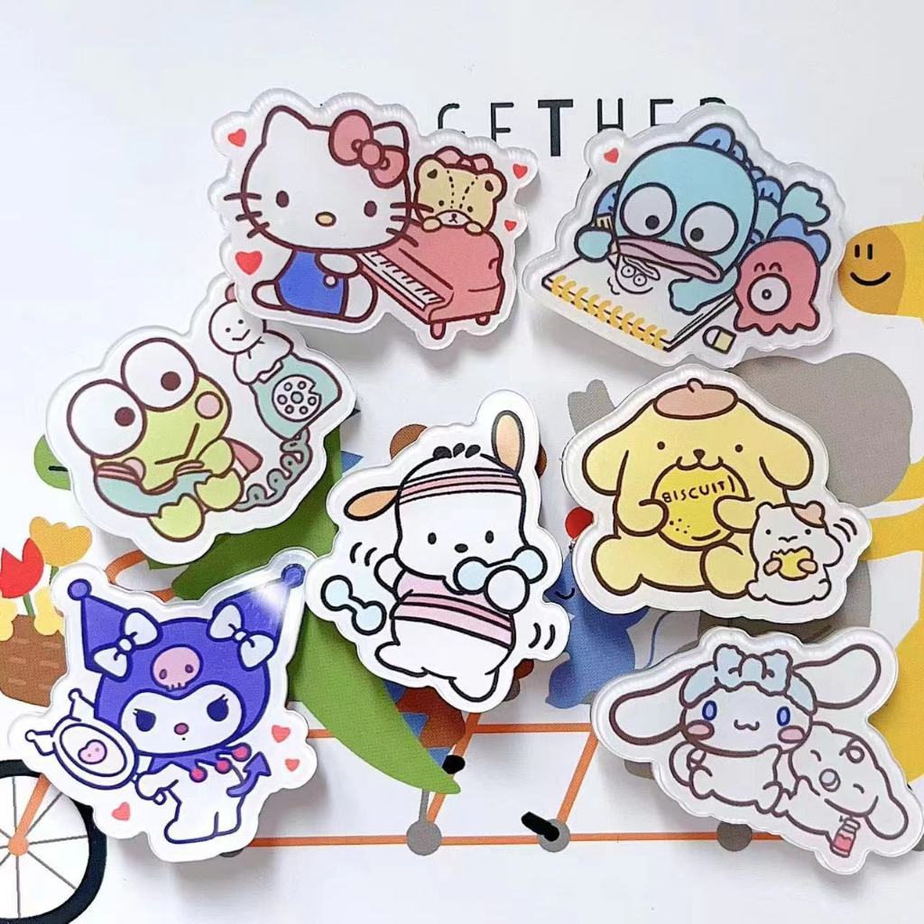 ร้านค้าไทย SANRIOเข็มกลัดอะคริลิคPochaccoKuromiแฟชั่นสไตล์เกาหลีน่ารักๆและนักเรียนสําหรับตกแต่งกระเป๋าเป้สะพายหลัง.COD
