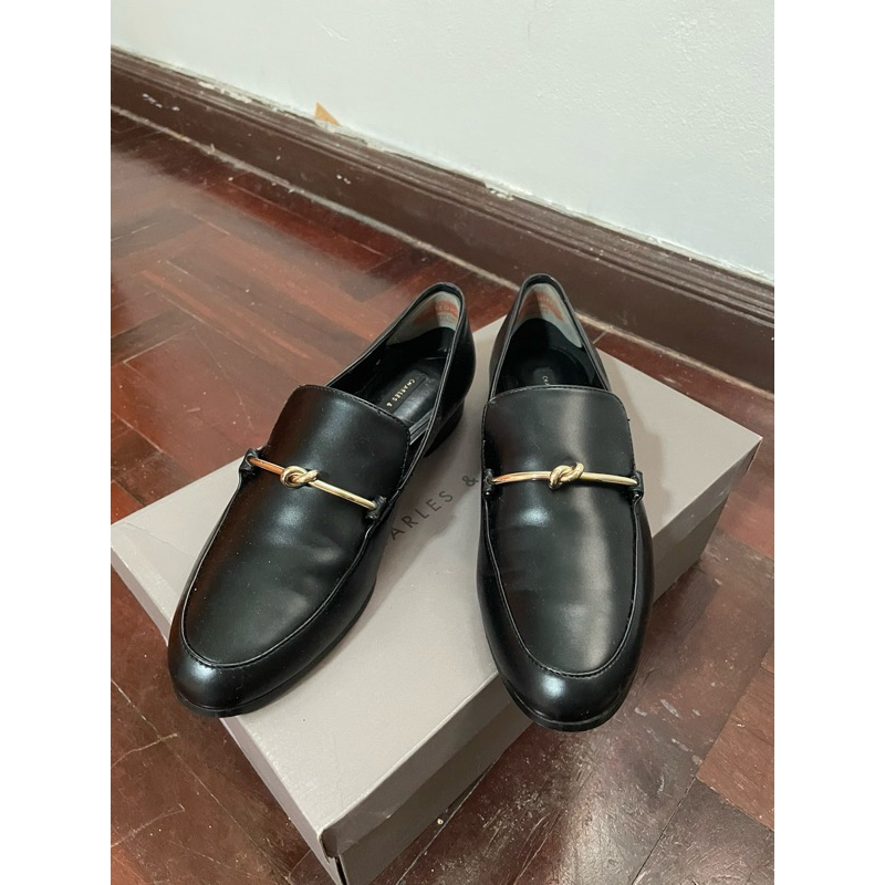 รองเท้า Chales&Keith สีดำหุ้มส้น Size 36