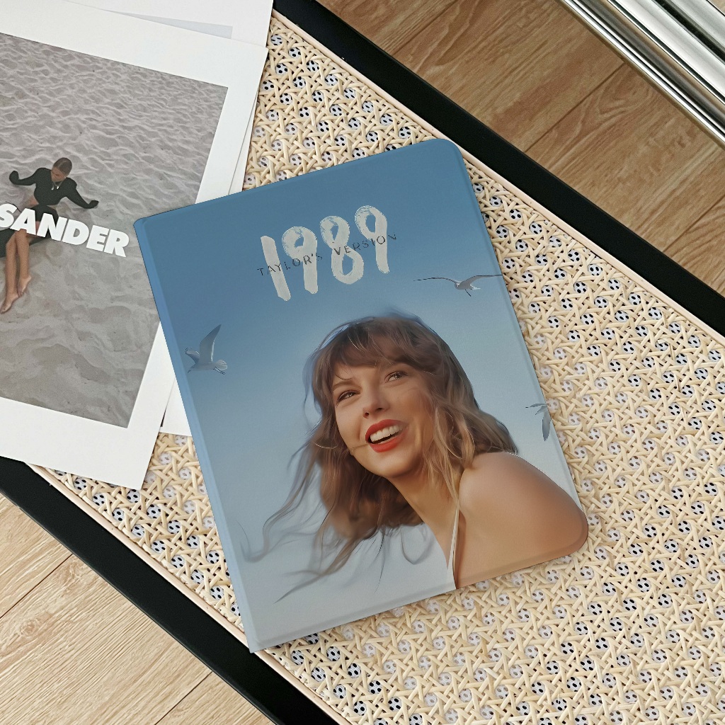 24 ชั่วโมง เคสไอแพด Taylor [1989]Gen9 Air5 เคส iPad Gen8 pro11 2024 Air4/6 Case iPad มีที่เก็บปากกา