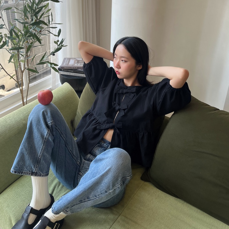 Theremin Fay blouse เสื้อแขนพองดีเทลผูกโบว์ด้านหน้า - black