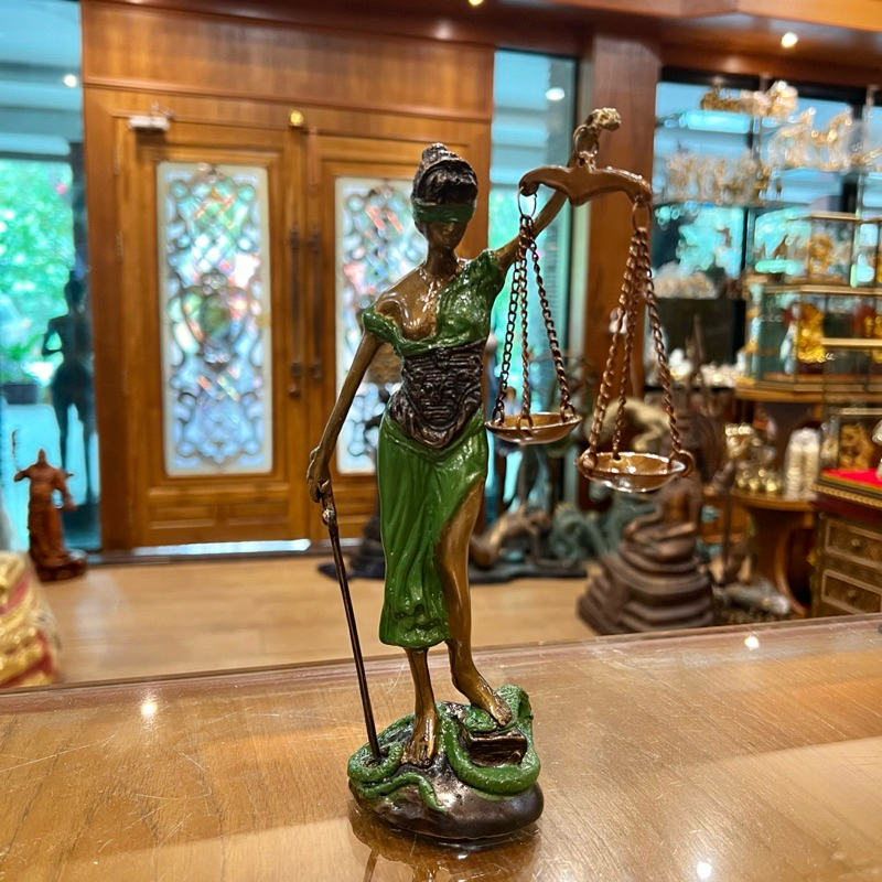 รูปปั้นเทพพีแห่งความยุติธรรม เทพียุติธรรม (Lady Justice)