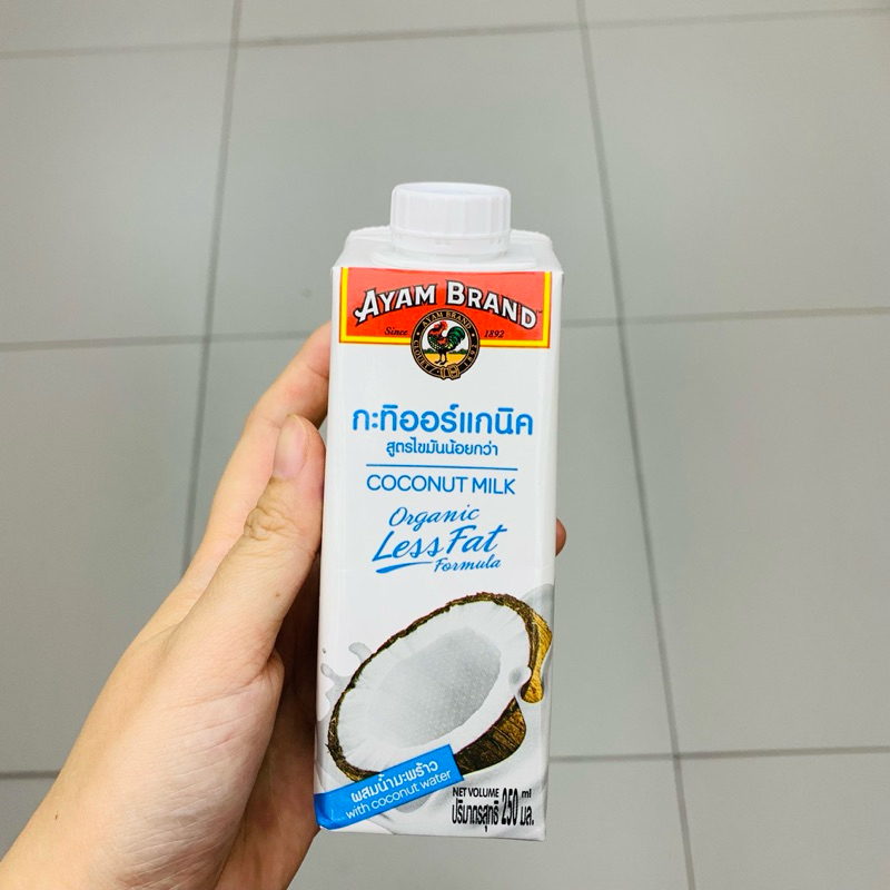 กะทิ ออร์แกนิค สูตรไขมันน้อยกว่า ผสม น้ำมะพร้าว Organic Coconut Milk Less Fat formula ตรา Ayam อะยัม