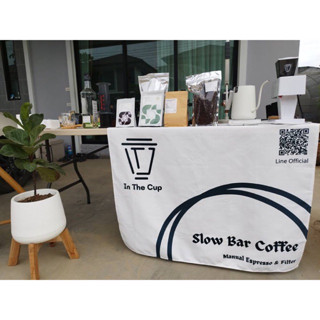 5.5 ผ้าปูโต๊ะ แบบพาดโต๊ะ หรือติดเป็นแบนเนอร์ด้านหน้า พิมพ์ลา…