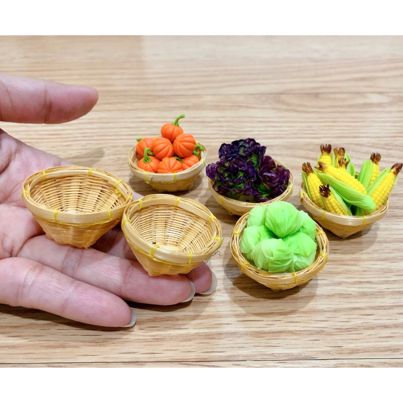 ตะกร้าสานไม้ไผ่จิ๋ว ทรงสูงงานละเอียด ขนาดกว้าง 3-3.5 cm. ราคา/ชิ้น