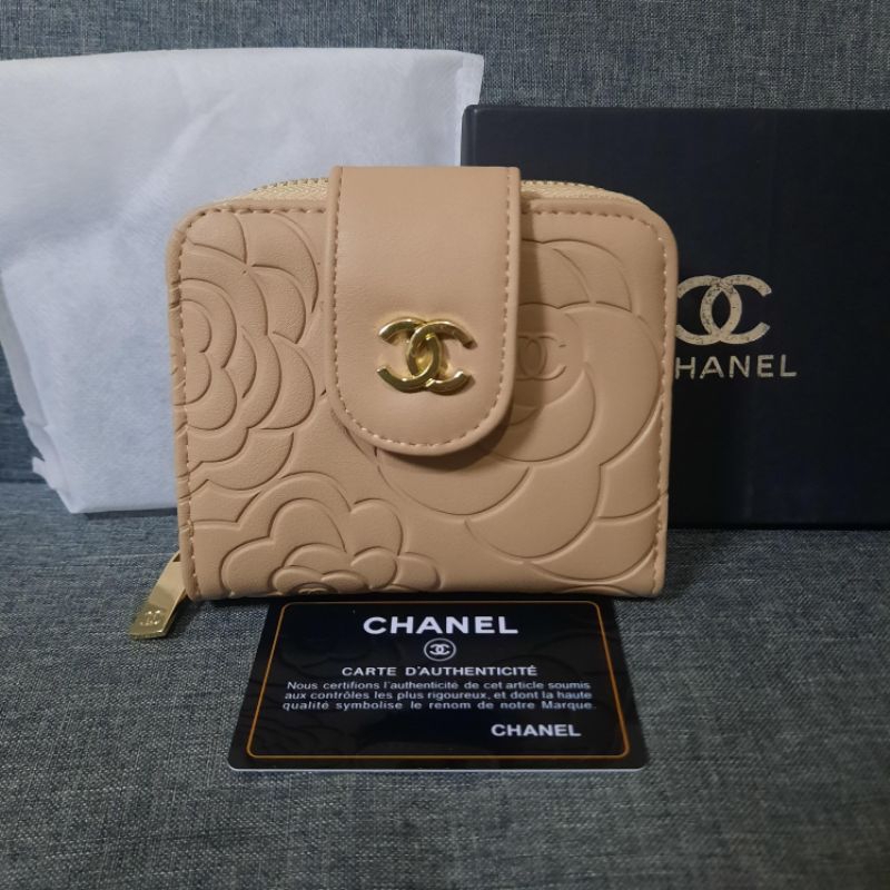 กระเป๋าสตางค์ Chanel Camellia Short Wallet ใบสั้น สีเบจ
