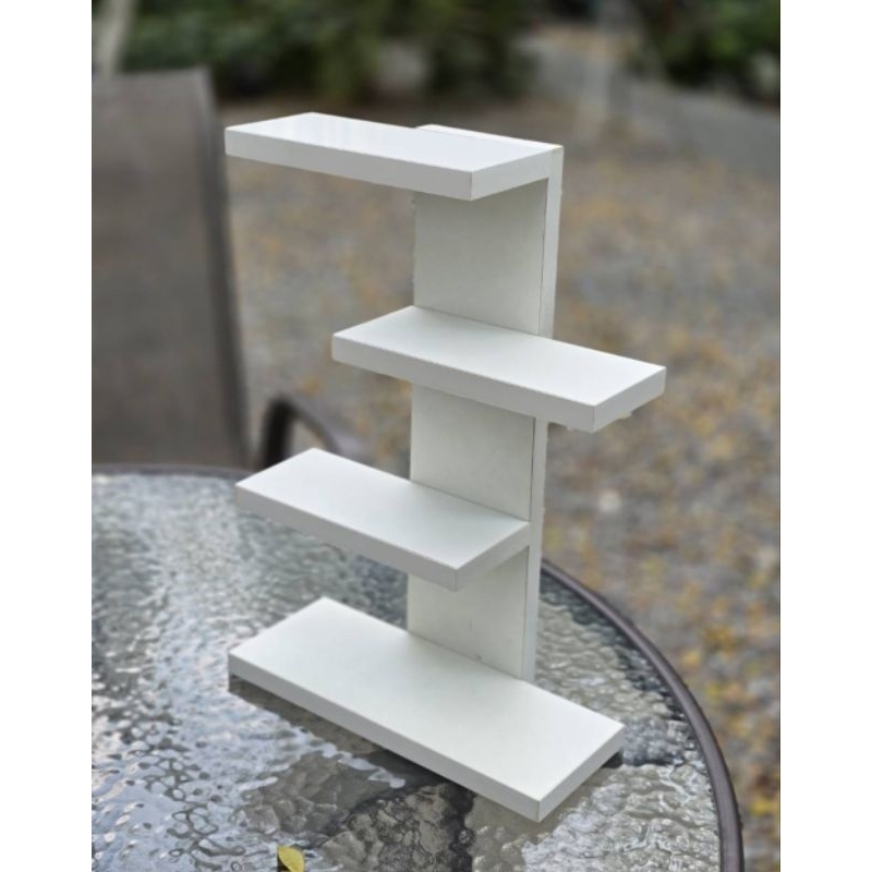 ชั้นไม้วางโมเดล ชั้นวางของโชว์ 4 ชั้น (ลูกค้าประกอบเอง)