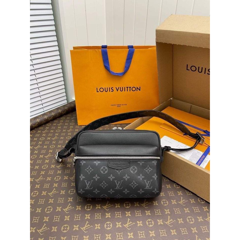 กระเป๋า Lv outdoor messenger เทียบแท้