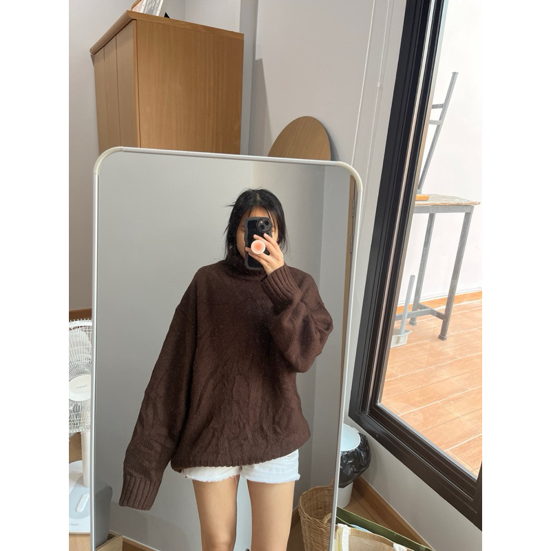 เสื้อไหมพรมคอเต่าสีน้ำตาสGU