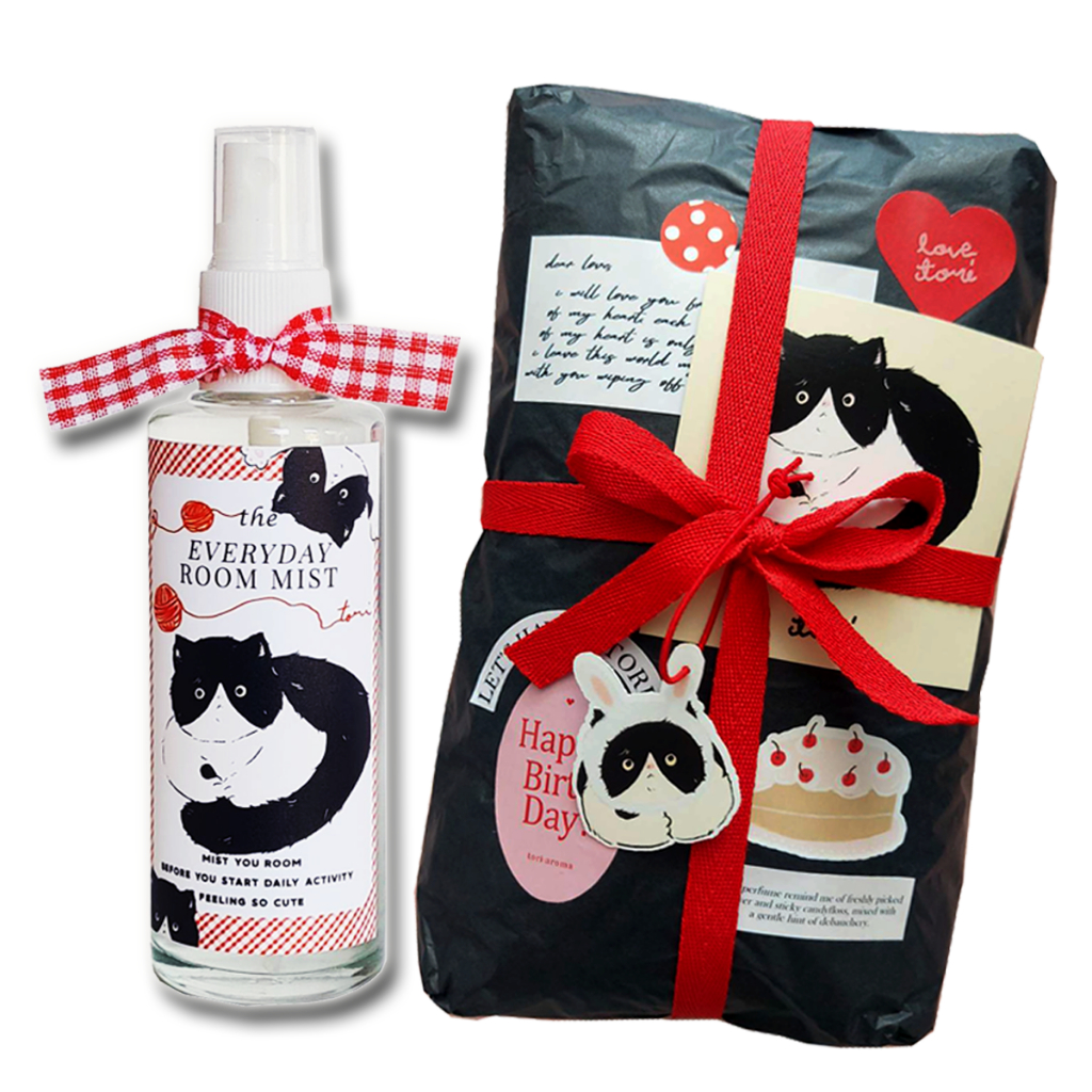 TORIAROMA | GIFTSET ต้าวก้อน Room Spray รุ่น JUJU CAT สเปรย์สำหรับฉีดห้อง 85ml. พร้อมถุงเข้าเซ็ทสุดน่ารัก
