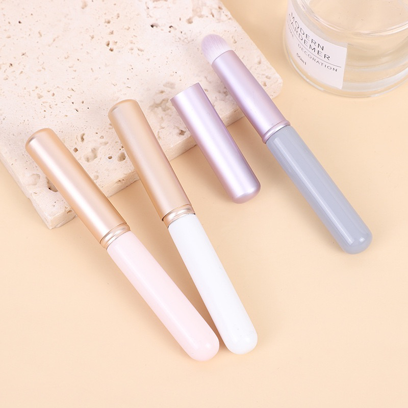 แปรงทาลิปติก มีให้เลือก 4 สี แบบมีปลอกครอบกันเปื้อนด้วย แปรงเกลี่ยลิปทาปากให้ดูฟุ้งๆเป็นธรรมชาติ - รูปที่ 3