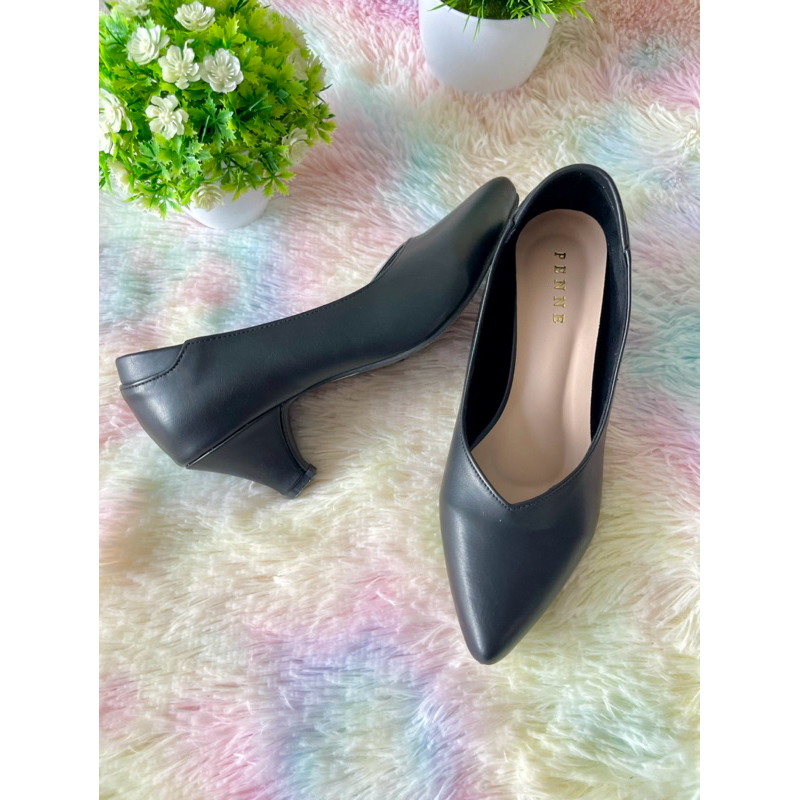 ND03:❤️Size 36-40💚พร้อมส่ง(ในไทย) หนังเรียบหน้าวี ชู นุ่มซับในกำมะหยี่ ส้น1.5 นิ้ว สีเรียบสุภาพ